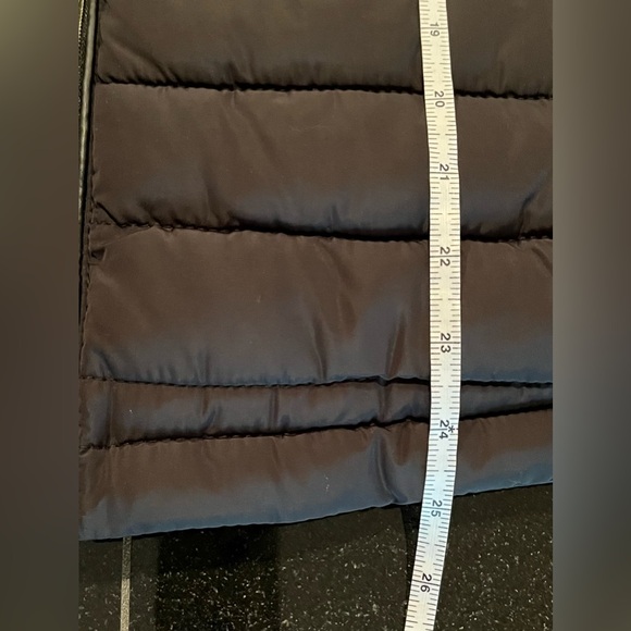 Greenlander Puffer Vest Faux Fur Hood removable Black Womens SZ. Large - Picture 13 of 16